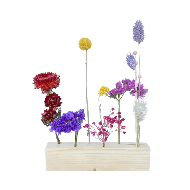 Blumenständer mit Trockenblumen