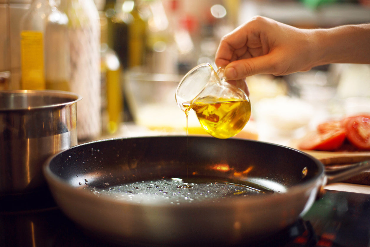 Darf man mit Olivenöl braten - Mythos oder Wahrheit?
